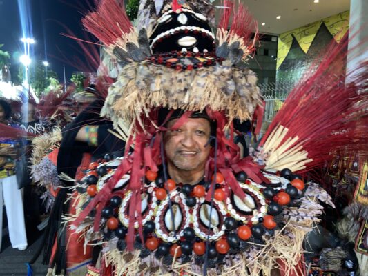 Tuiuti e Eleguá: Orixá abre caminhos para o título do Carnaval na Sapucaí!