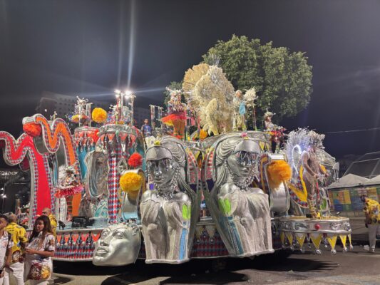 União da Ilha: Último carro do desfile revive 1978 e emociona a Sapucaí!