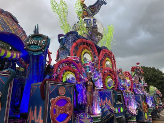 Unidos da Ponte: Abre-alas do funk que uniu África e tecnologia e parou a Sapucaí!