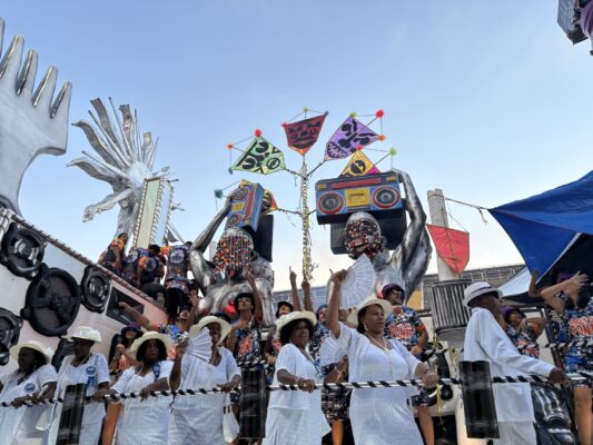 Unidos da Ponte: Sapucaí vira Baile Funk 150 BPM e faz história no Carnaval!