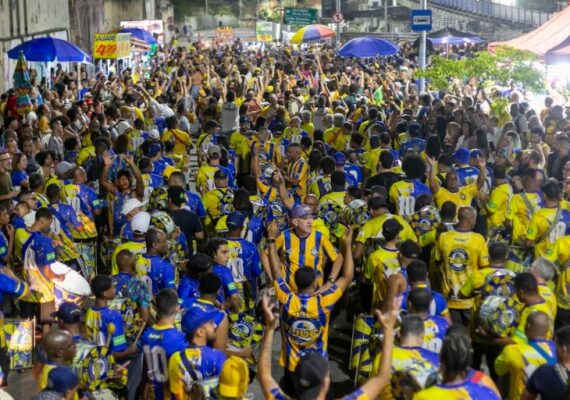Unidos da Tijuca faz ensaios de rua e vende fantasias para o Carnaval 2026