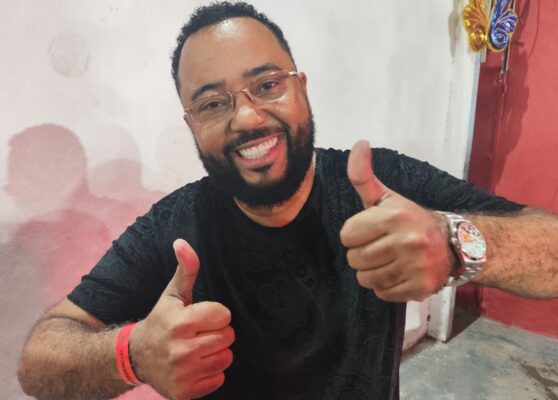 Unidos de Bangu homenageia Leci Brandão com samba emocionante