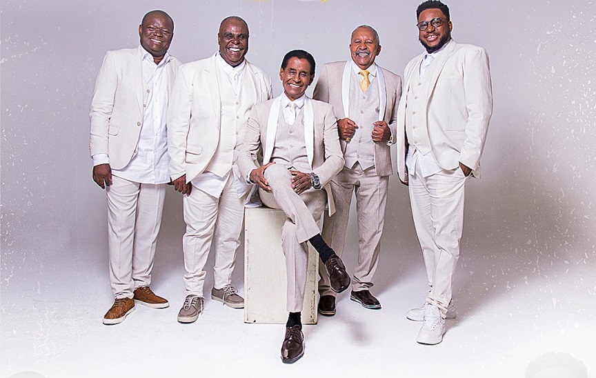 Unidos de Cosmos lança samba-enredo com show do grupo Fundo de Quintal