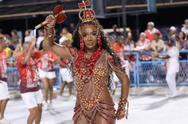 Unidos de Padre Miguel apresenta suas novas musas em grande festa