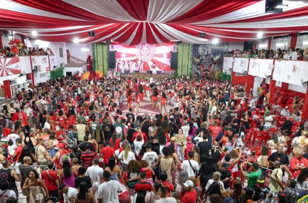 Unidos de Padre Miguel celebra 68 anos com feijoada e muita música