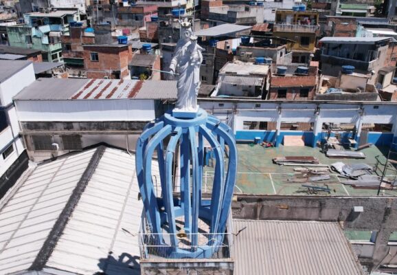 Unidos do Jacarezinho oferece bolsas de estudo para moradores e componentes