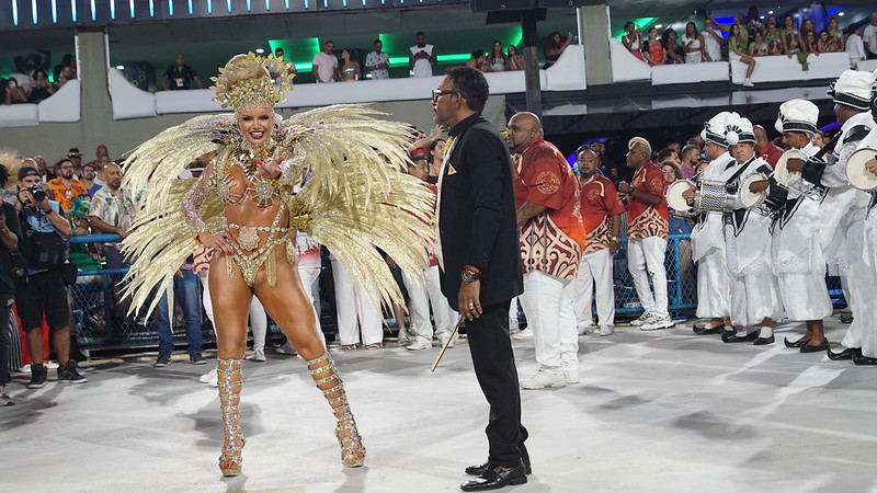 Thalita Zampirolli segue como rainha de bateria da Unidos de Padre Miguel