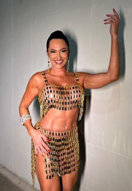 Vanessa Rangeli, rainha de bateria, revela segredo de corpo definido para o Carnaval