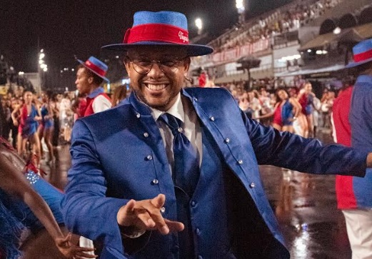 confira essa noticia: Vigário Geral: O diretor mais jovem da Sapucaí garante o samba no pé!