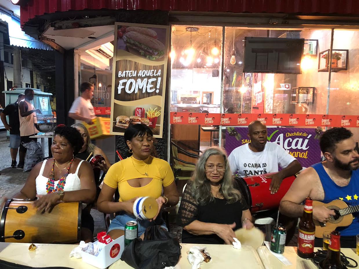 Vila Isabel abre espaço para músicos e cantores estreantes no samba