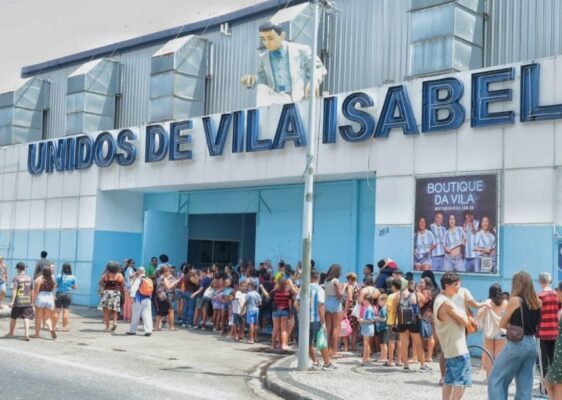Vila Isabel distribui brinquedos e celebra o Dia das Crianças na comunidade