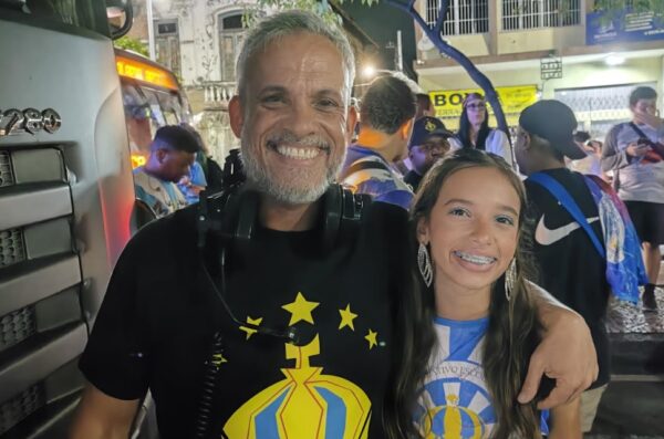 Vila Isabel empolga em ensaio de rua para o Carnaval 2026