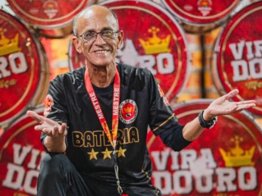 Viradouro divulga sinopse na quadra da Estácio para o Carnaval