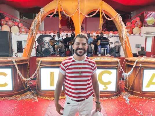 Viradouro emociona com sinopse na quadra da Estácio