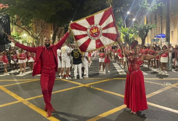 Viradouro ensaia na Amaral Peixoto com foco no título do Carnaval 2025