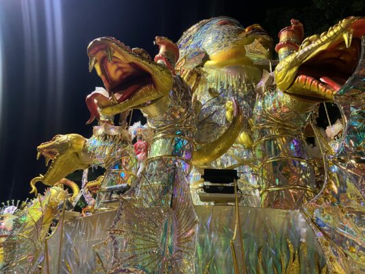 Viradouro: O carro místico de atabaques que levou axé e fé pura pra Sapucaí!