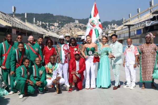 Virginia Fonseca é a nova rainha de bateria da Grande Rio!