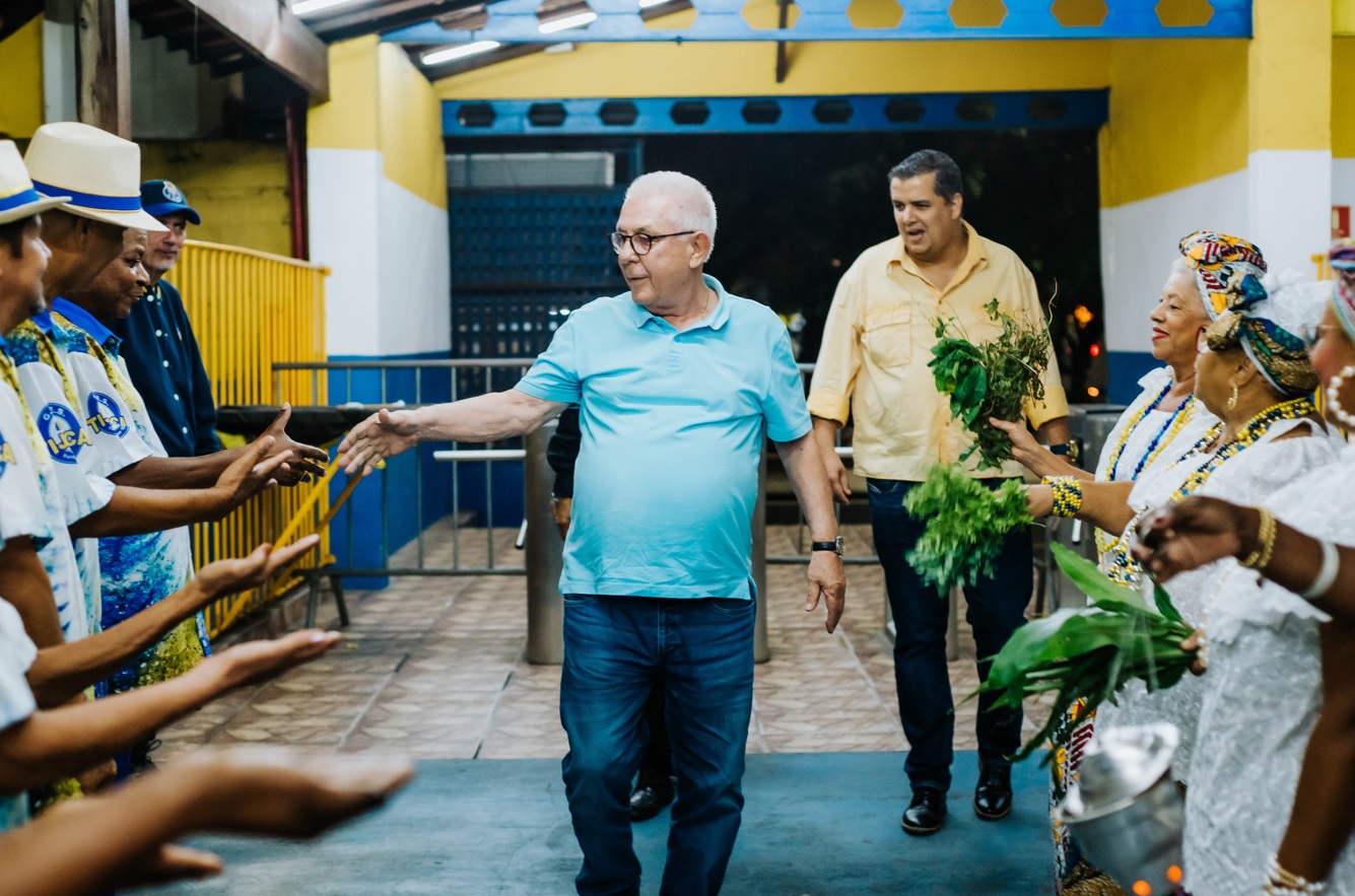 Tijuca emociona compositores com recepção calorosa na entrega dos sambas